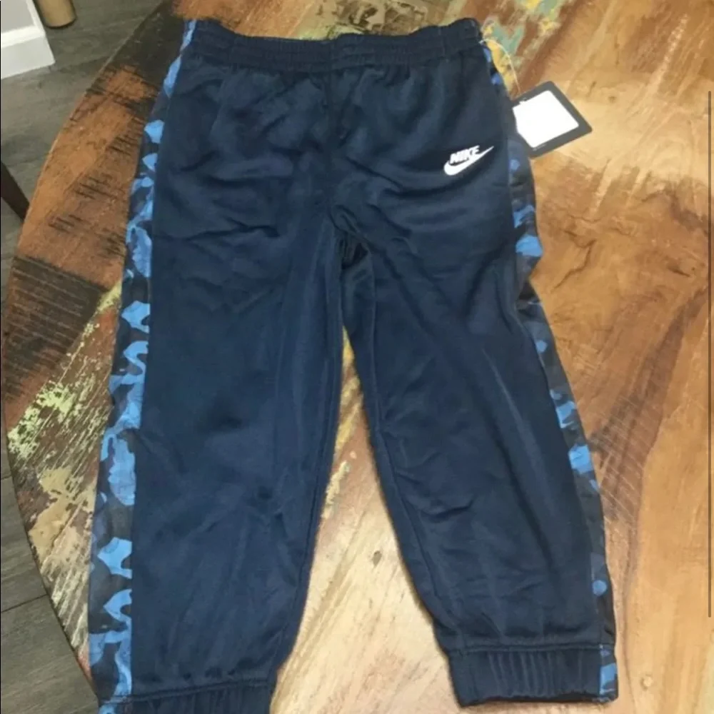 NWT  Nike Boys Two Piece